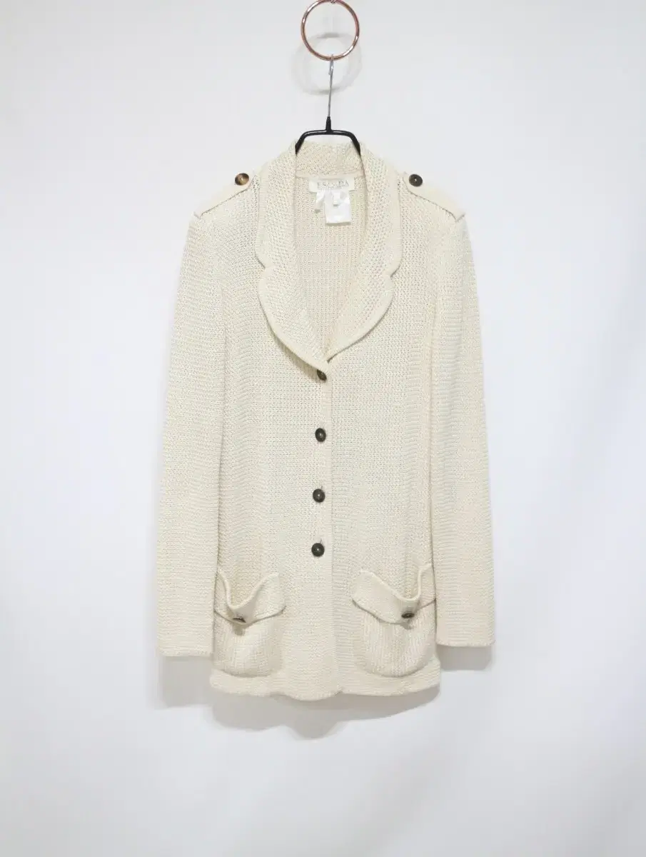 명품 에스까다 니트 자켓(정품) 팝니다.