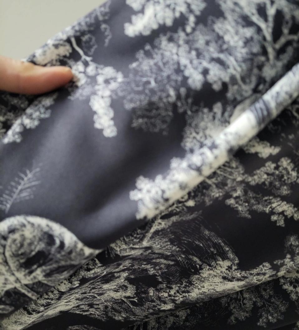 롱스커트 원단이 고급스러워요