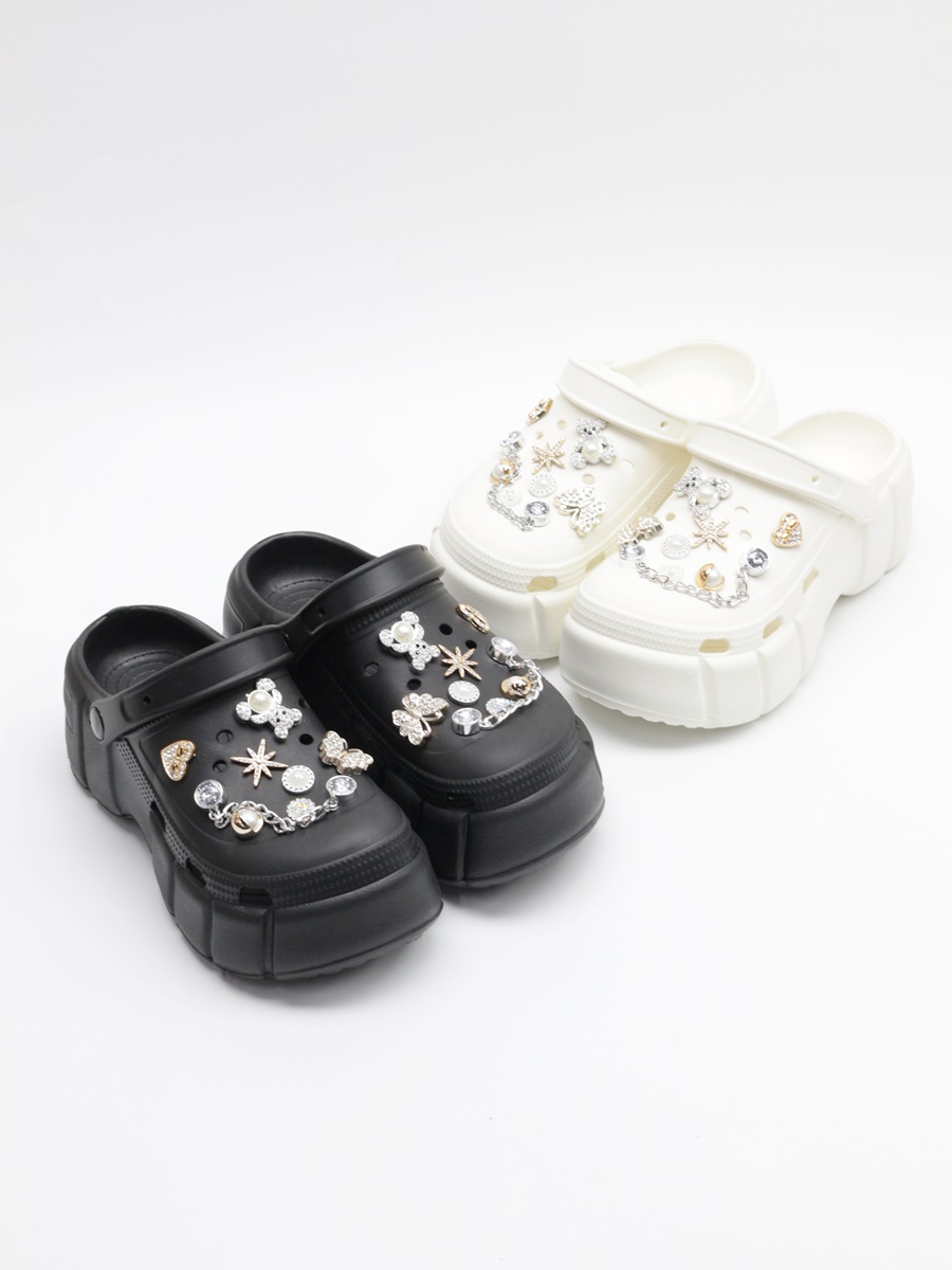 230~250 시중가 25000원 여성 큐빅곰돌이지비츠 크록스스타일 샌들