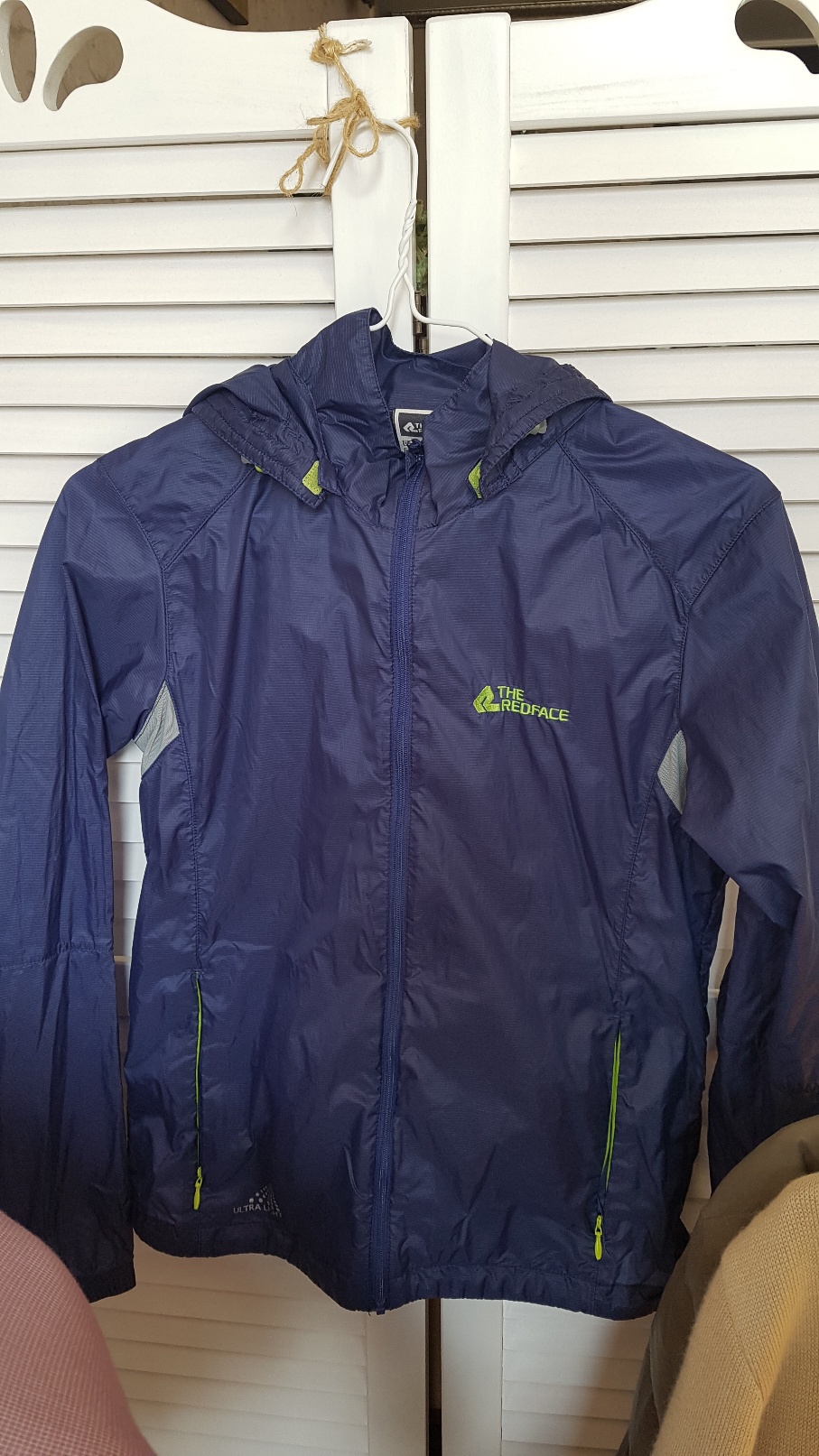 레드페이스 바람막이