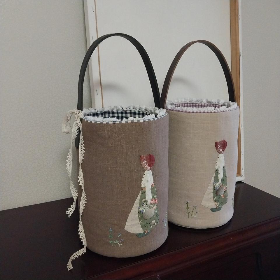 퀼트 꽃바구니를 든 소녀 가방