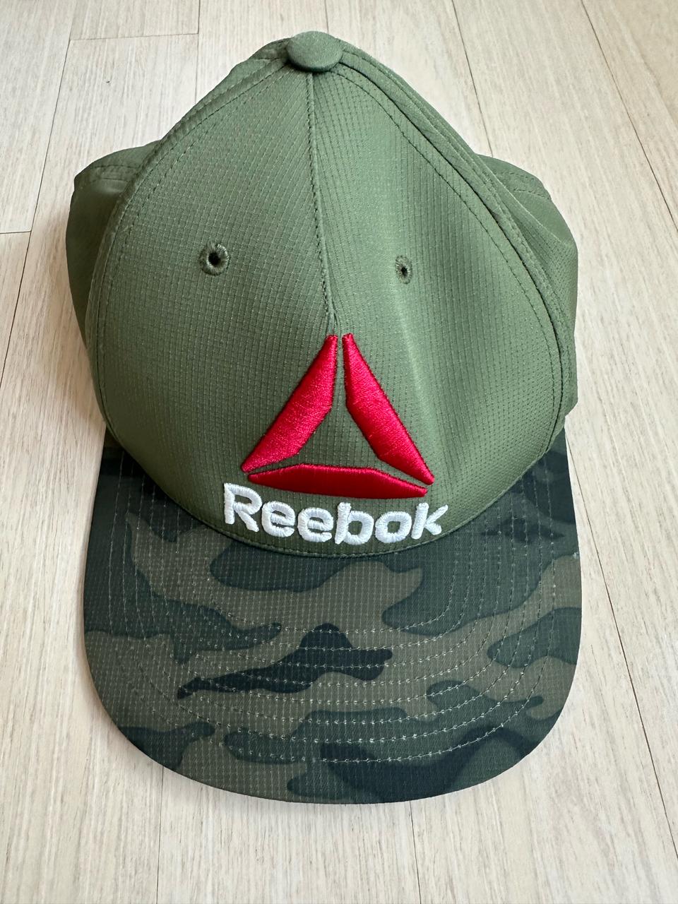 리복 스냅백 판매합니다