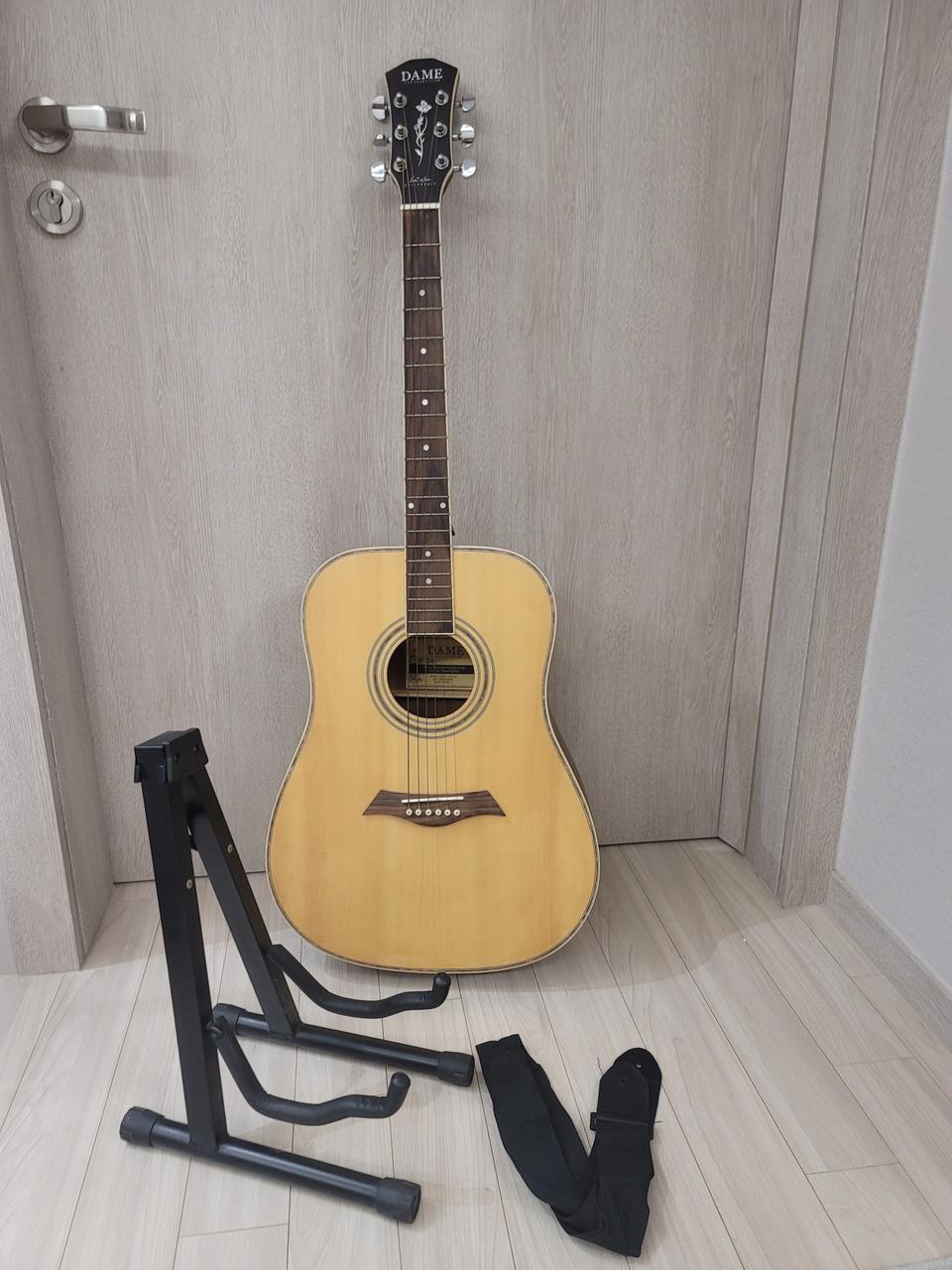 데임 통기타 거치대 포함. 상태깨끗. 착불