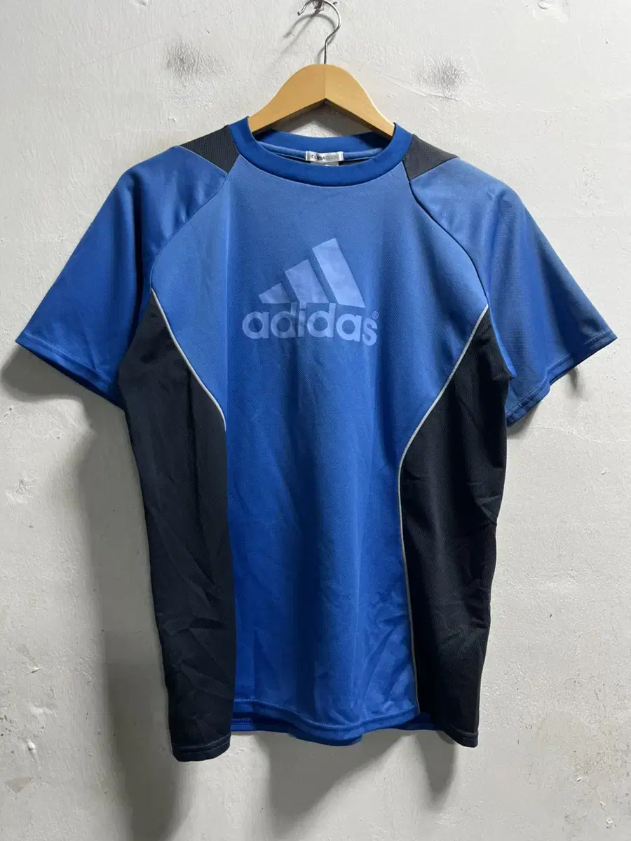 95 아디다스 빅로고 프린팅 기능성 스판 반팔 티셔츠 정품