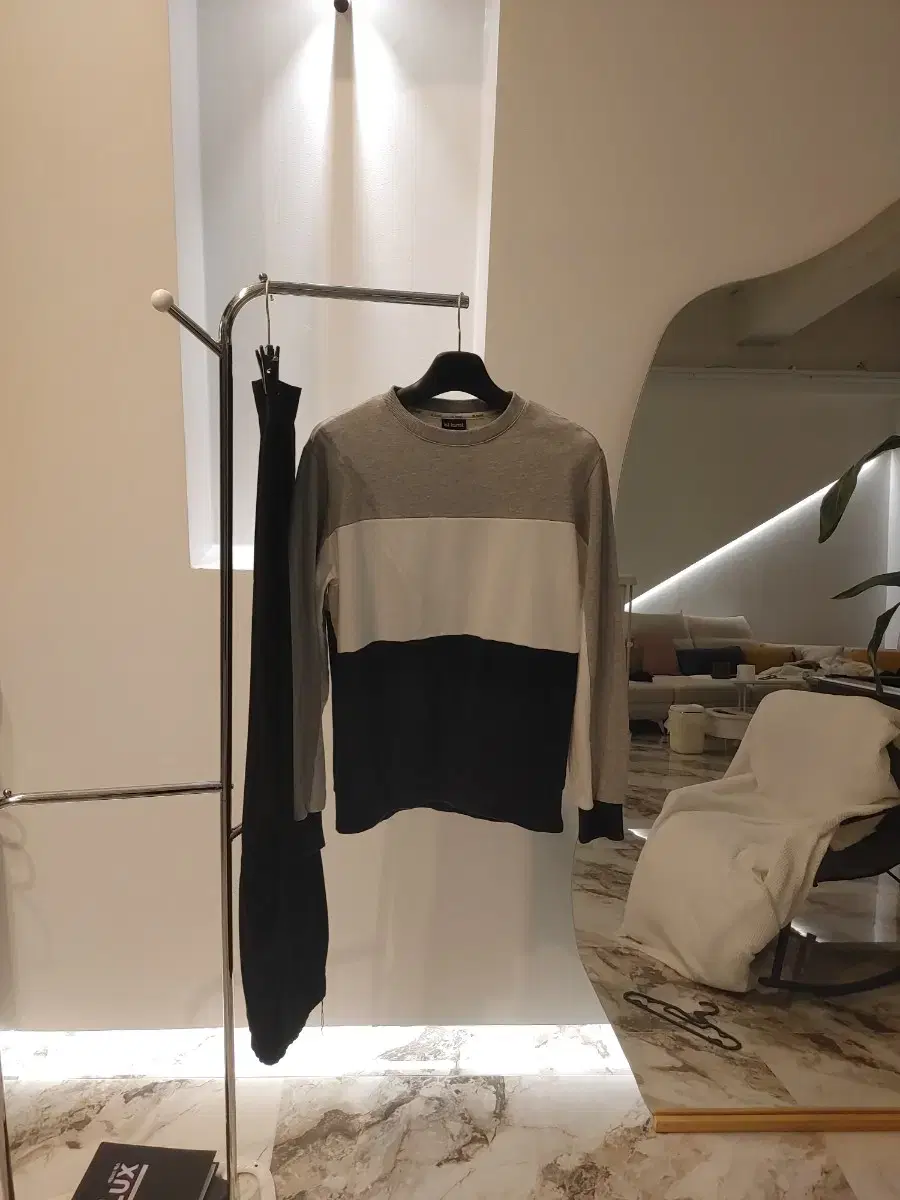 이스트 쿤스트 디자이너 맨투맨 새거 덤증정