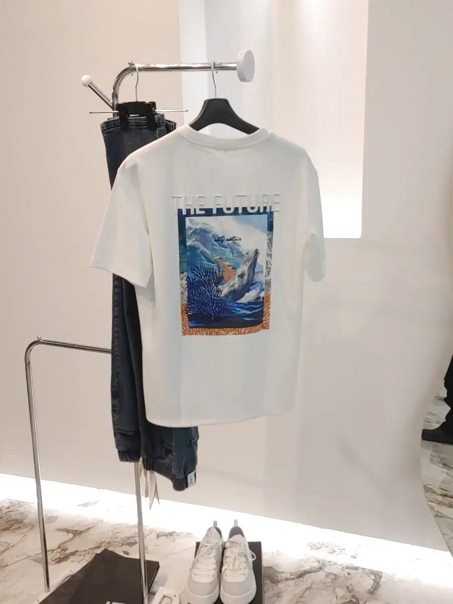 BASSO homme 고래 백프린팅 반팔 티셔츠