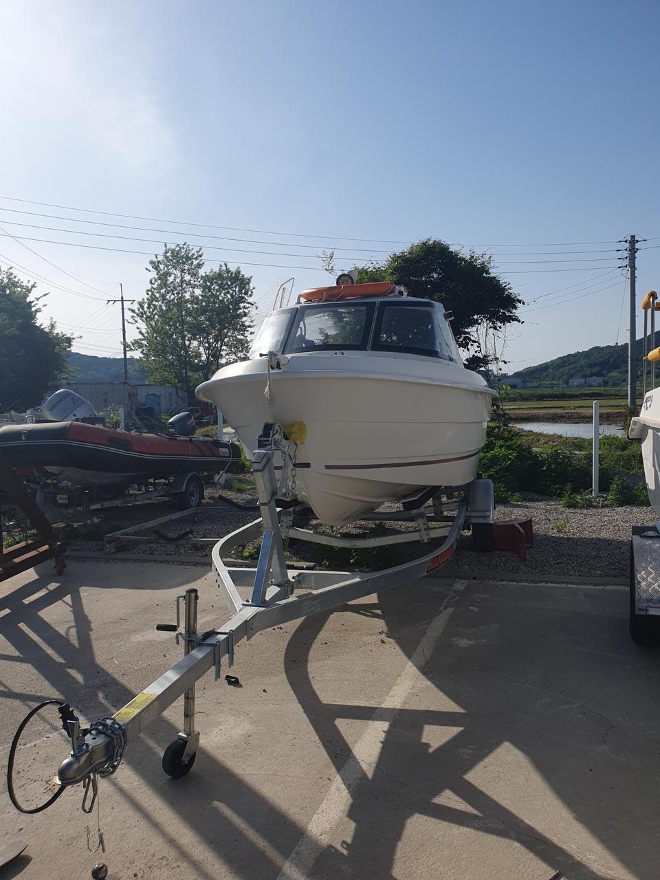 낚시보트.엔진.트레일러 제외 입니다