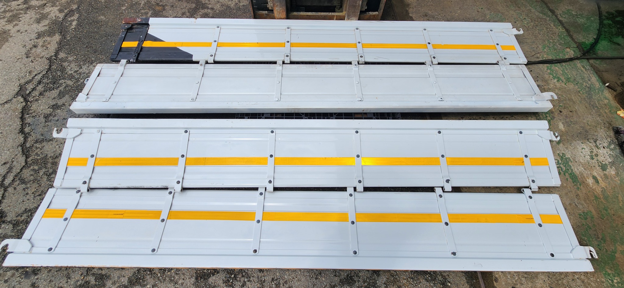 메가트럭 4.5톤 625적재함 문짝팝니다