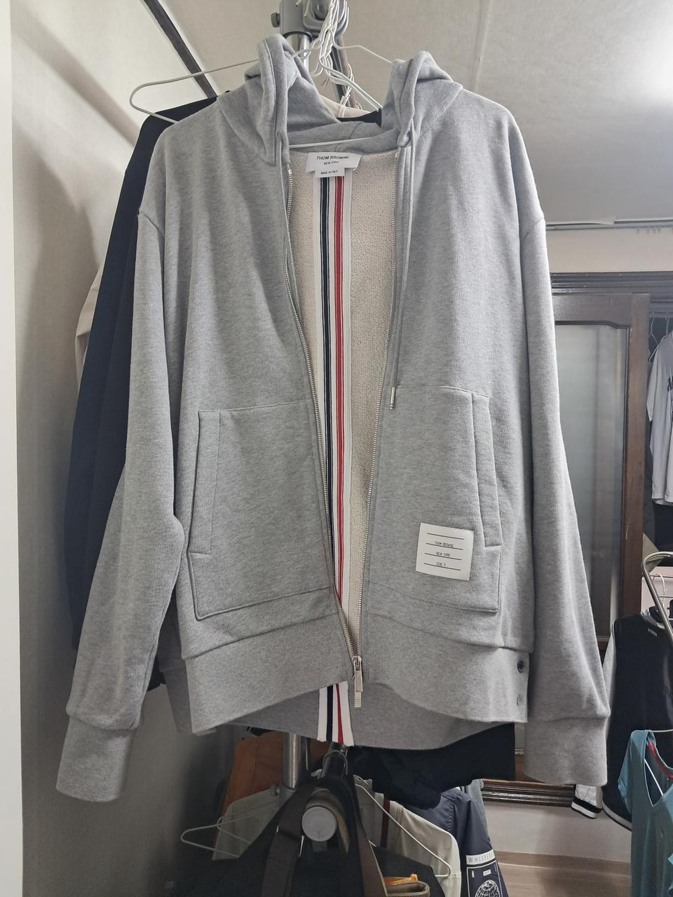 톰브라운 후드집업