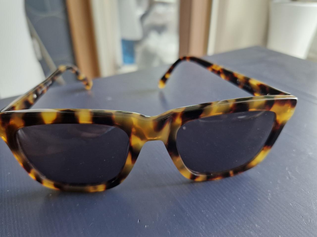 카렌 워커 선글라스