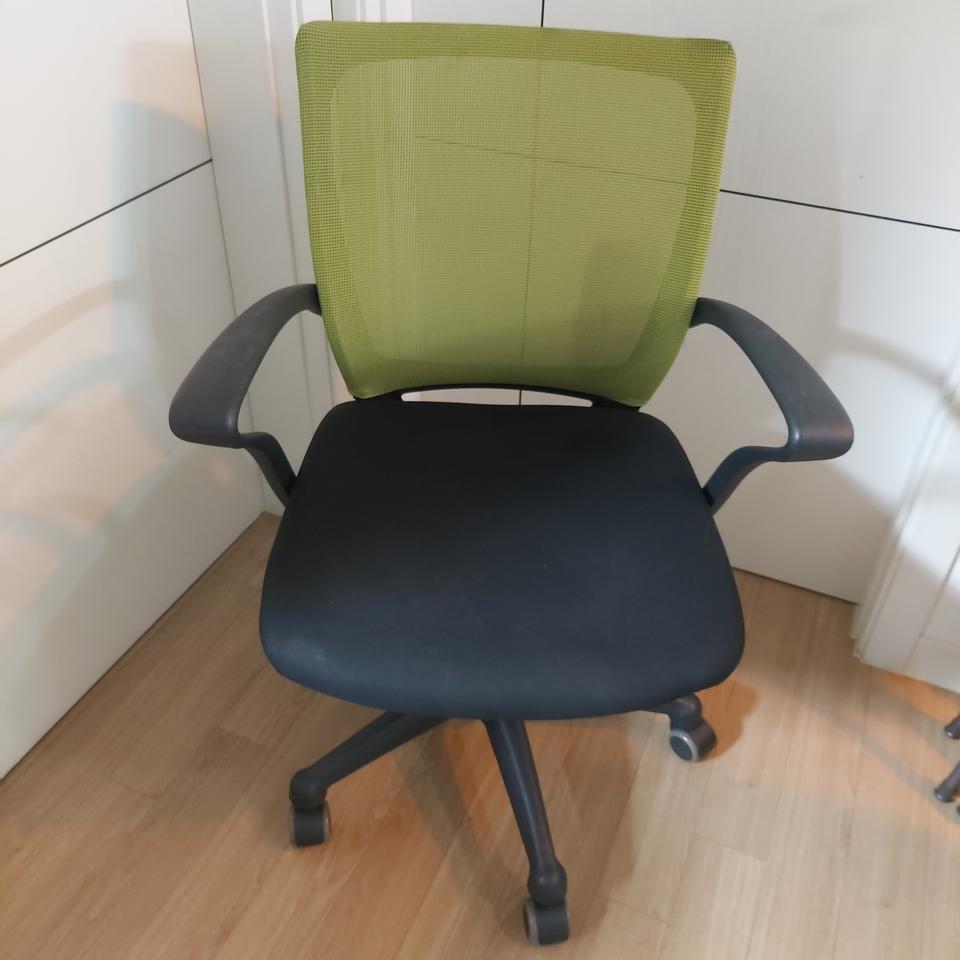 노브랜드 연그린 책상의자