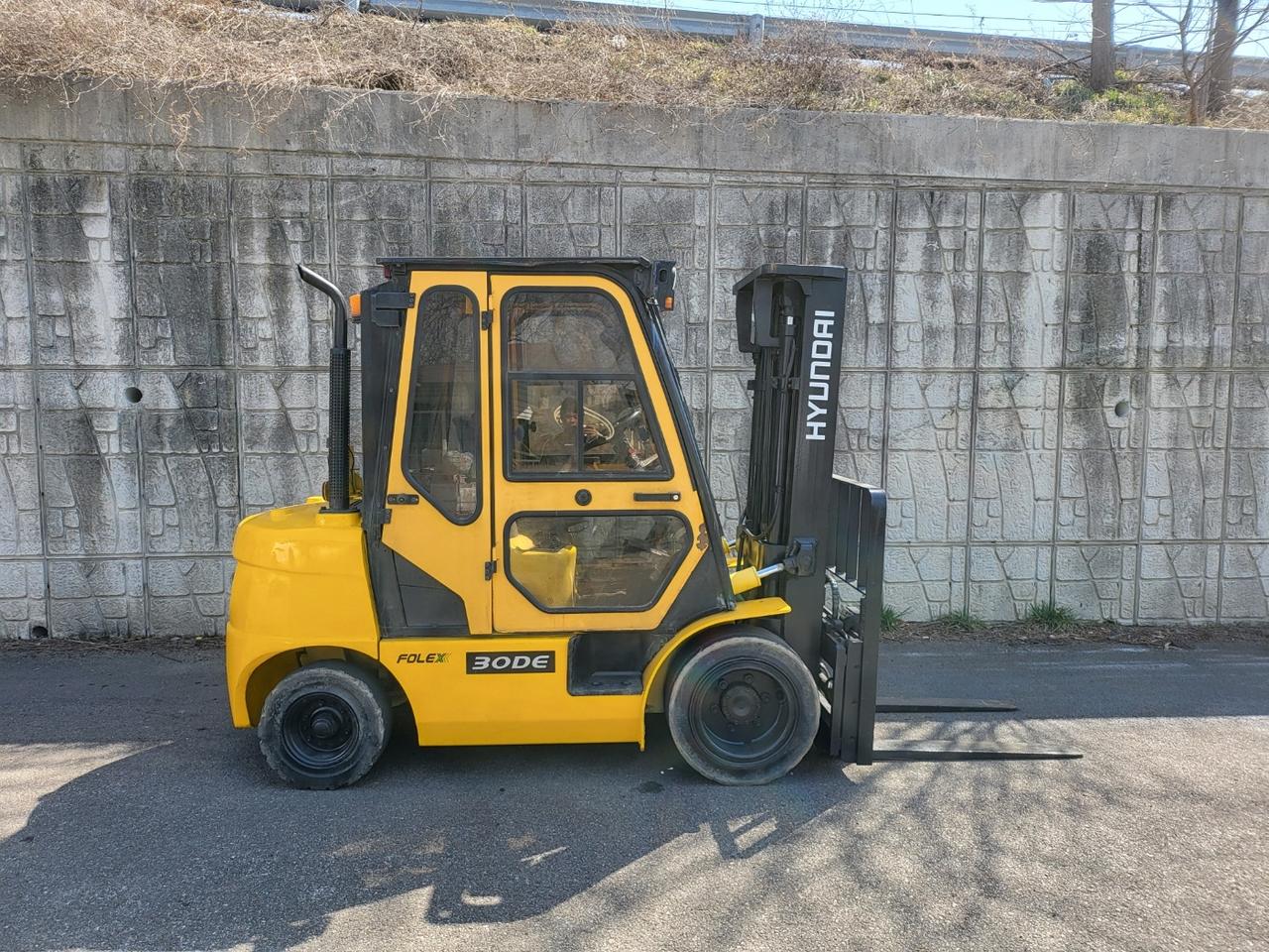 중고지게차 현대포렉스 30DE디젤지게차(3단마스트,자동발,캐빈,통타이어)