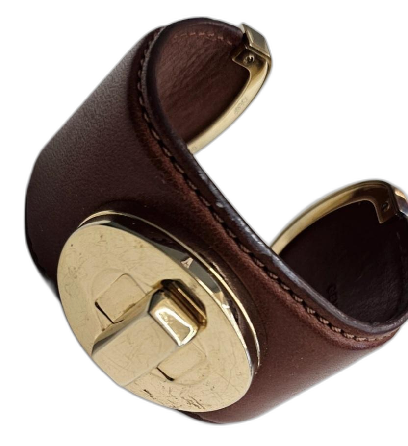 코치  가죽뱅글  금장시계