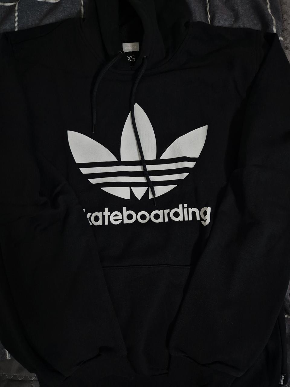 아디다스후드팝니다