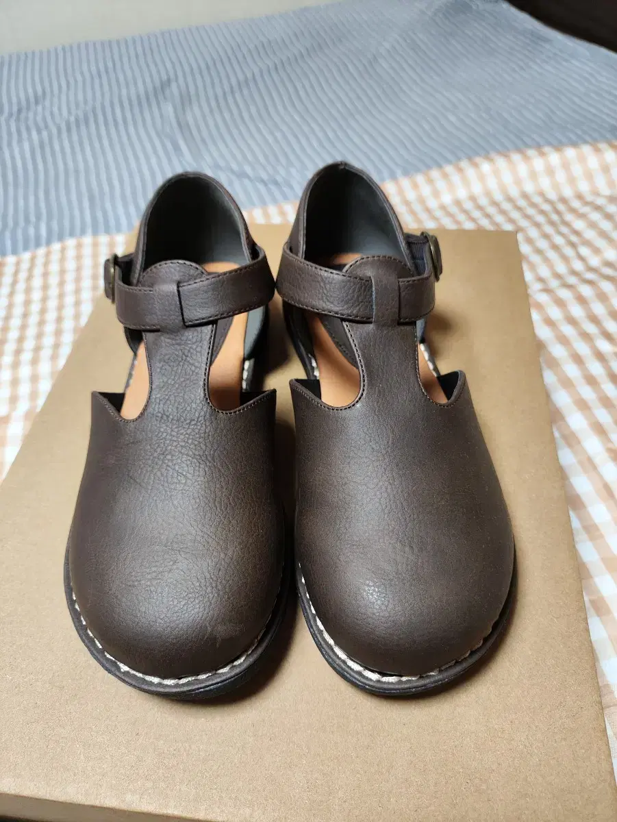 새상품 미착용 누오보 225사이즈