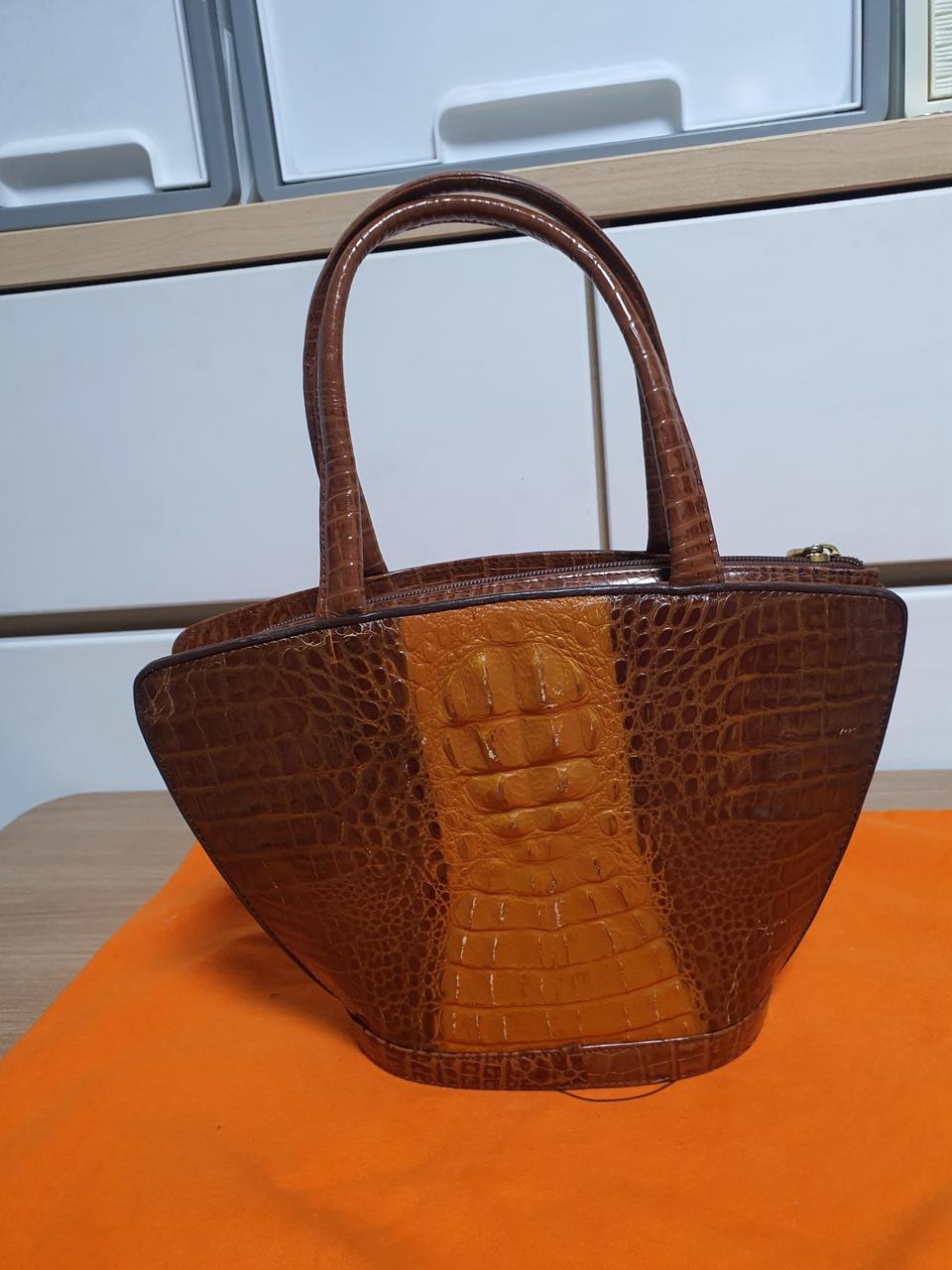 리얼 악어 가죽백