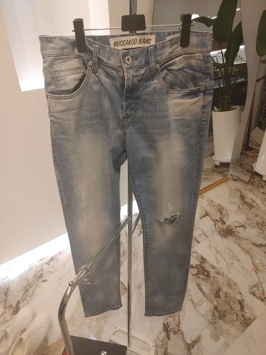 (새상품급) 버커루 PREMIUM LINE 스노우벅 연청바지