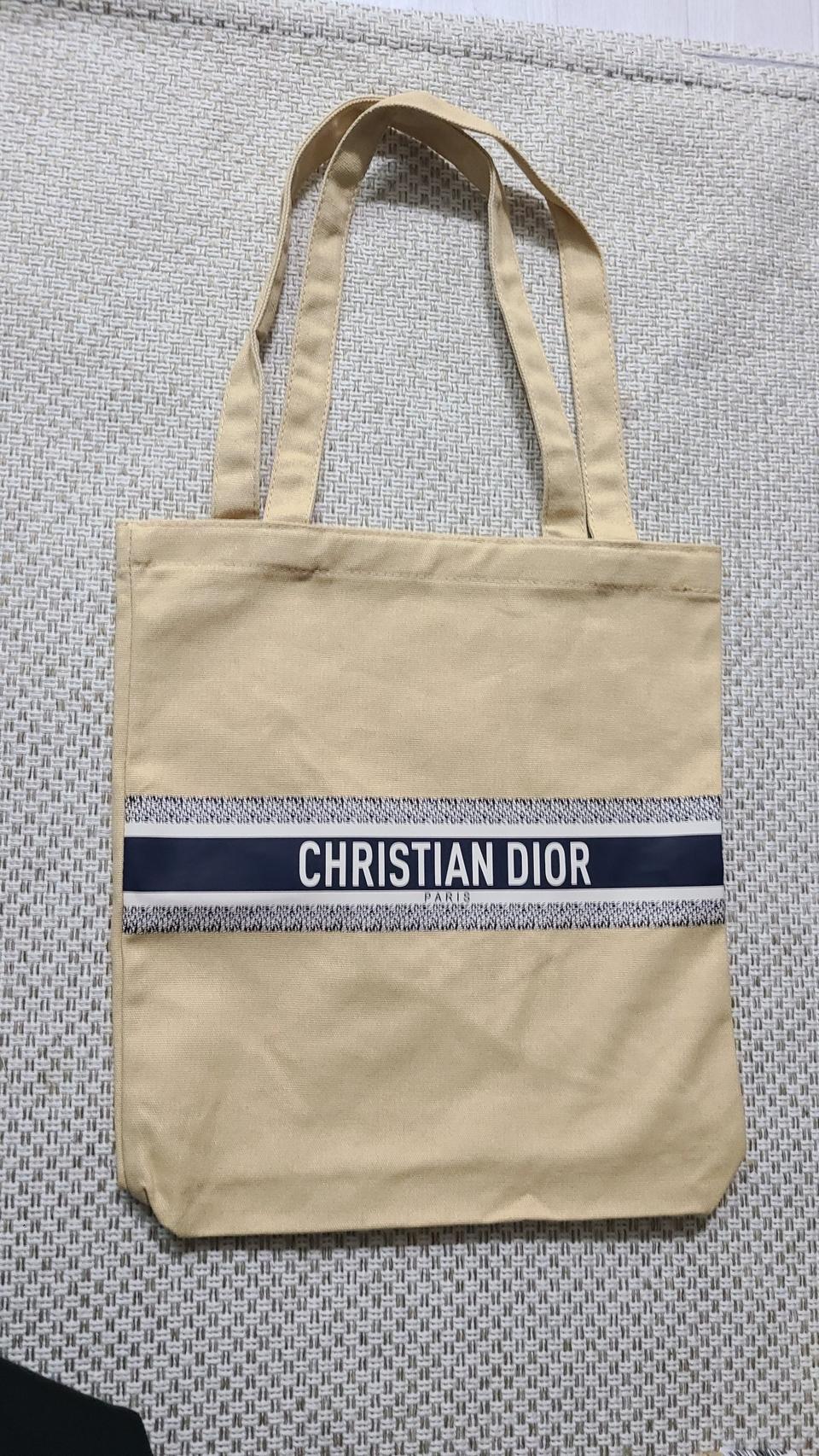 디올 에코백 정품 가을보조가방 노트북가방 대학생 청바지룩 찰떡