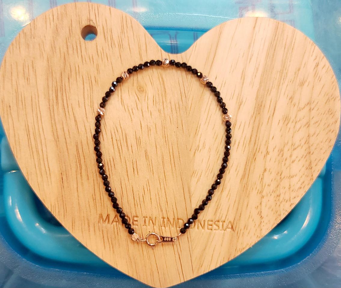 14k금과 스피넬 팔찌 입니다