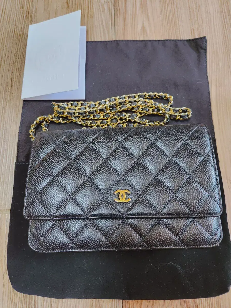 샤넬 클래식 woc 금장