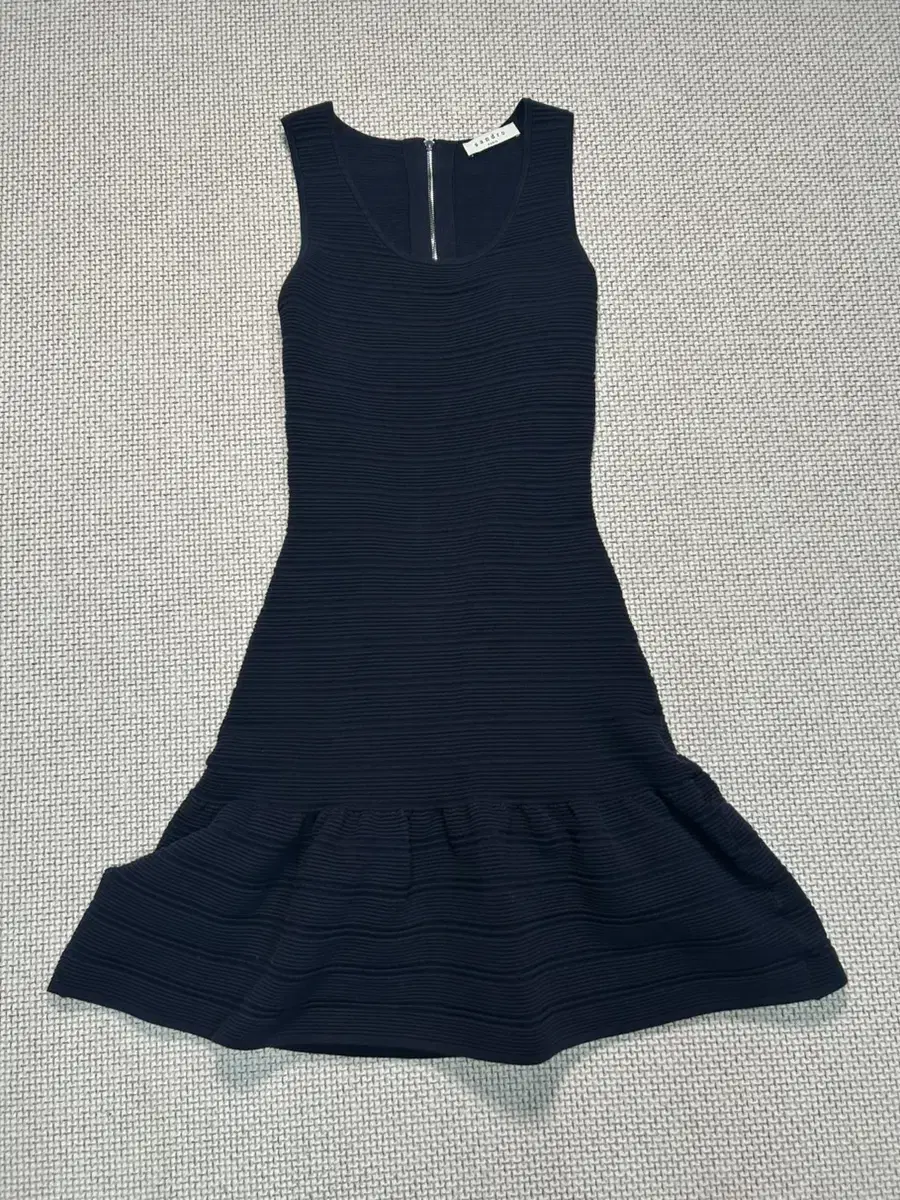 산드로 민소매 원피스