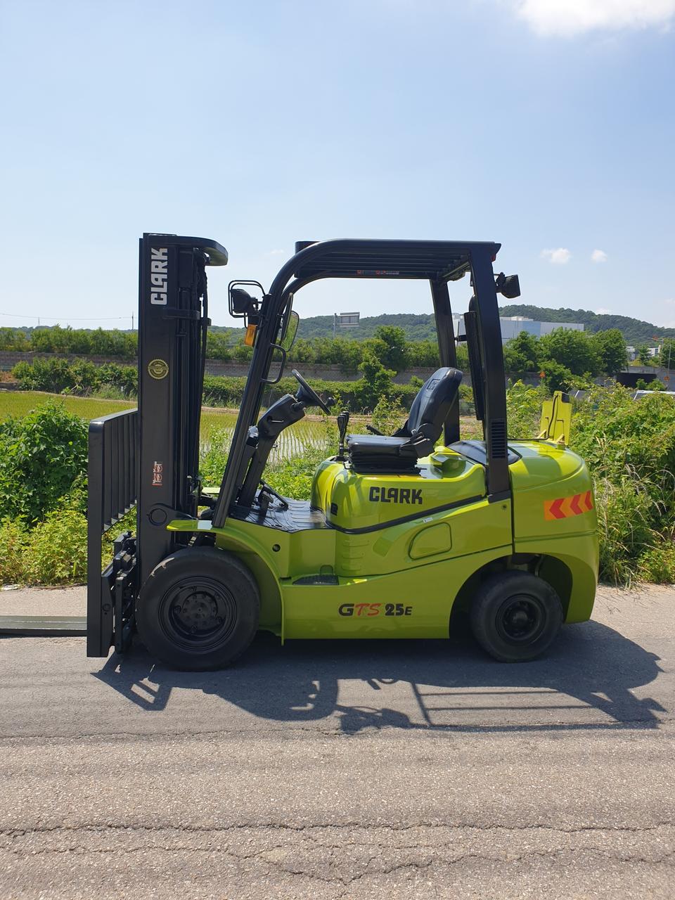 중고지게차 클라크 2.5톤 자동발 디젤중고지게차 싸게판매합니다