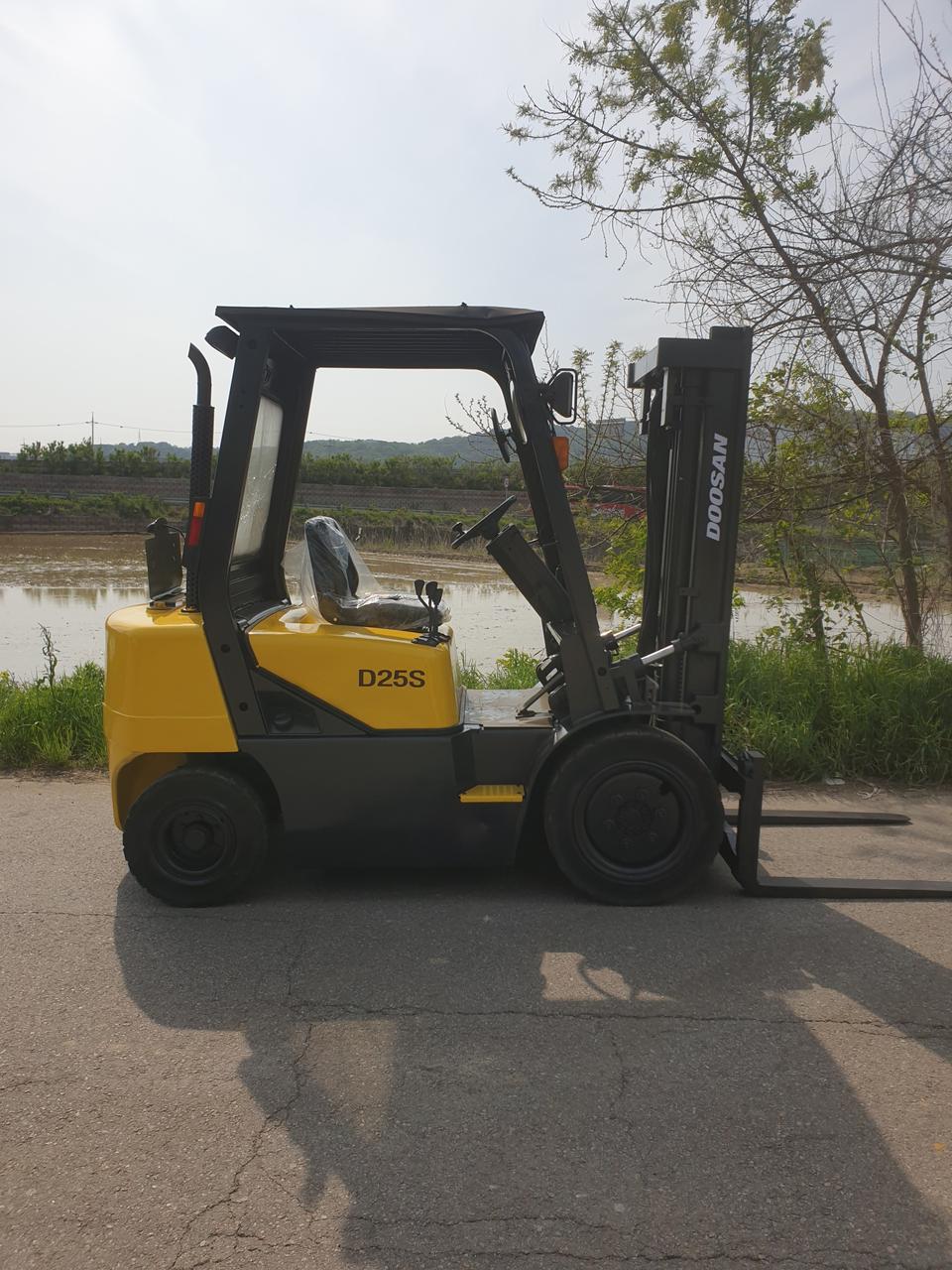 중고지게차 두산 노랭이 2.5톤 3스풀 디젤중고지게차 싸게판매합니다