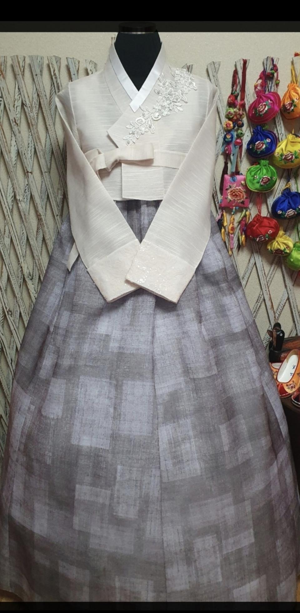 예쁜여성한복,통통66에서77,거의새옷입니다