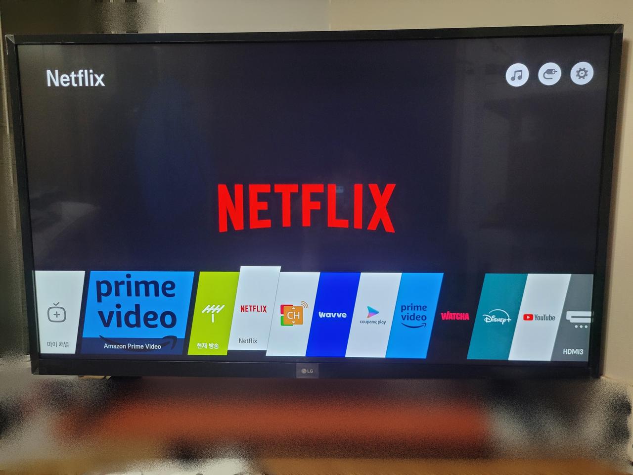 LG 4K Ultra HD LED 43인치 스마트TV 팝니다