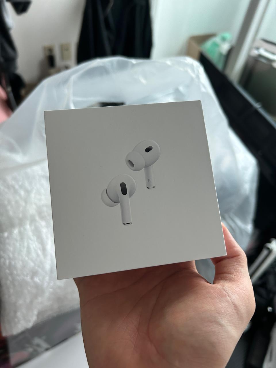 에어팟 프로2 미개봉으로 팝니다.