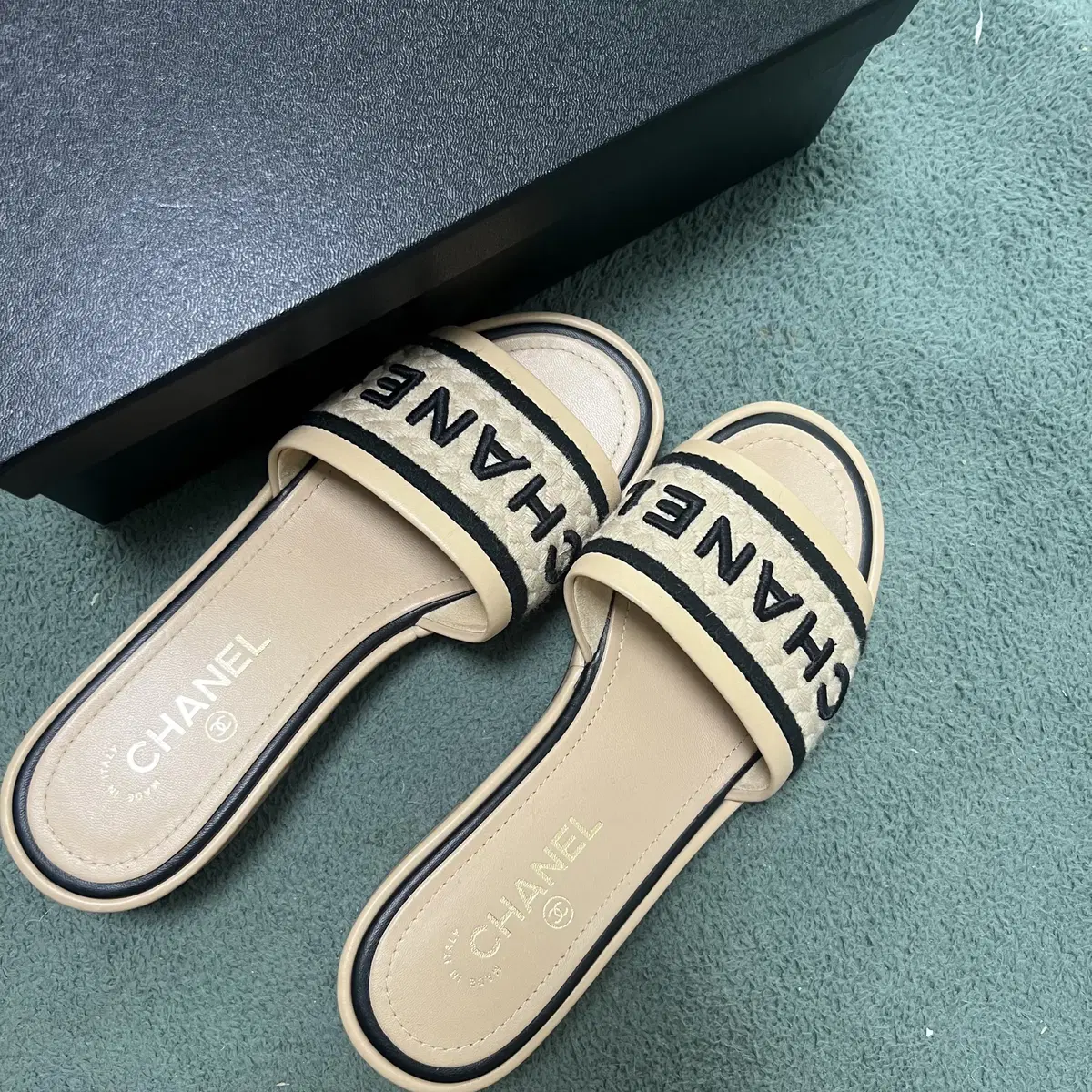 샤넬 뮬 슬리퍼 베이지 39 사이즈 g36557