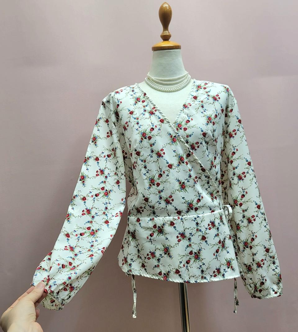 로즈 랩 블라우스