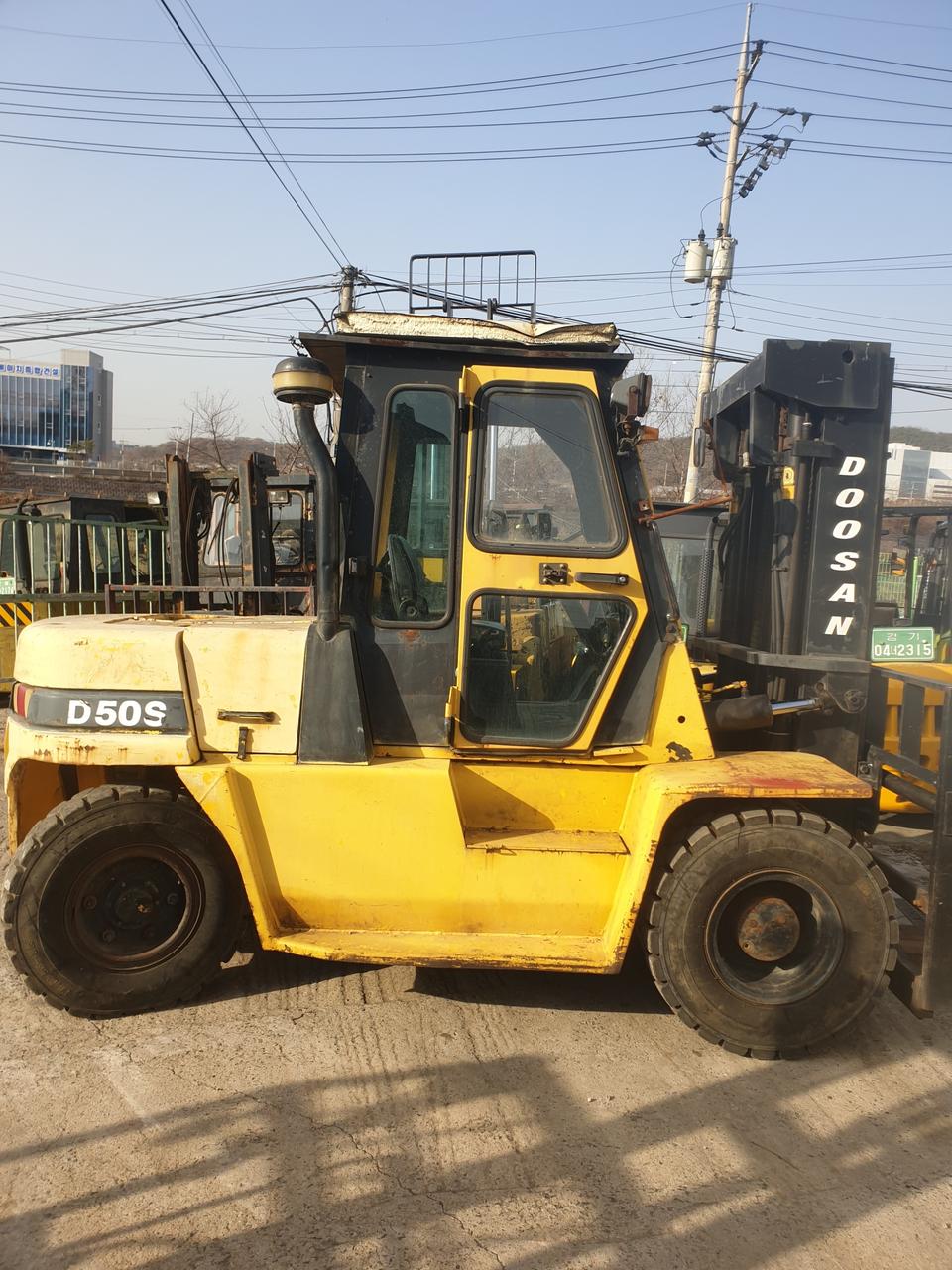 중고지게차 두산 노랭이 5톤 자동발 풀캐빈 디젤중고지게차 싸게판매합니다