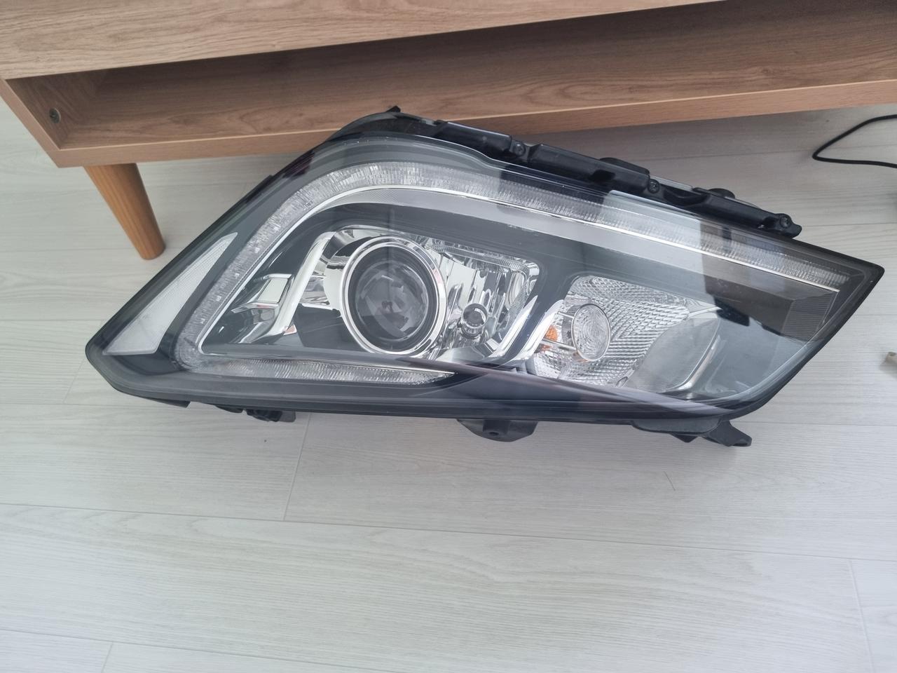 제네시스 DH 조수석쪽 라이트팝니다.