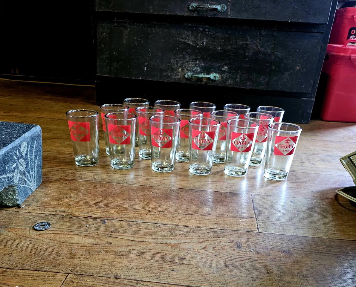 옛날 실사용 가능한 크라운 맥주 컵 입니다./사진과 밑글참고 하세요