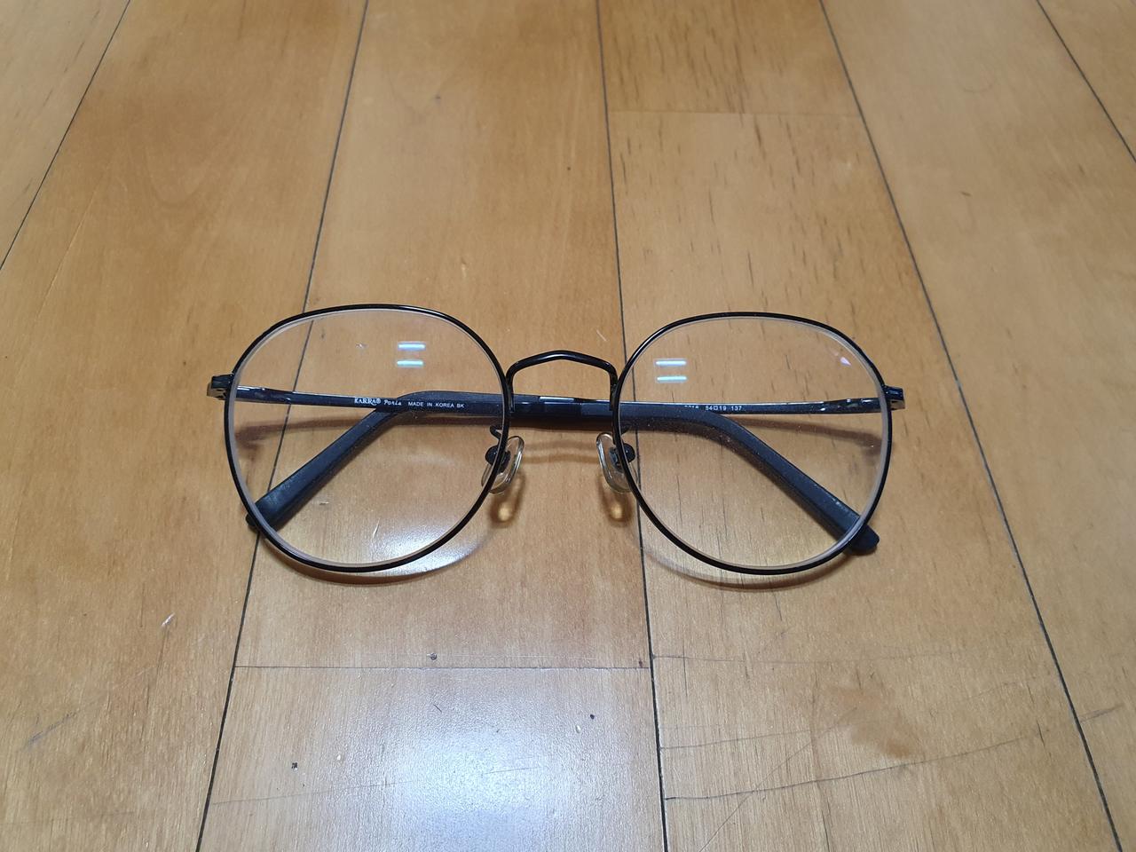 카라 안경