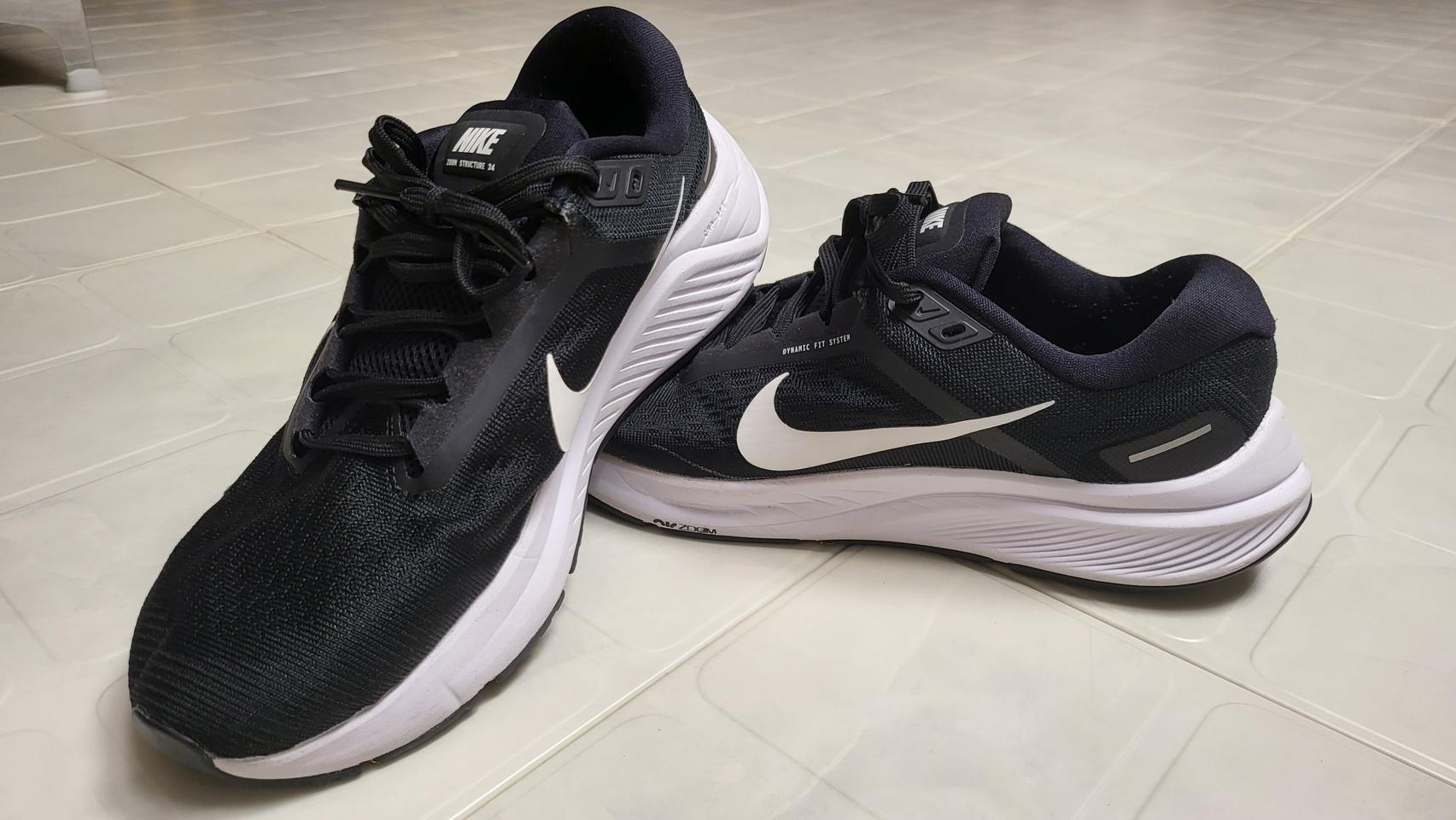 나이키 에어줌 스트럭처24 런닝화 250