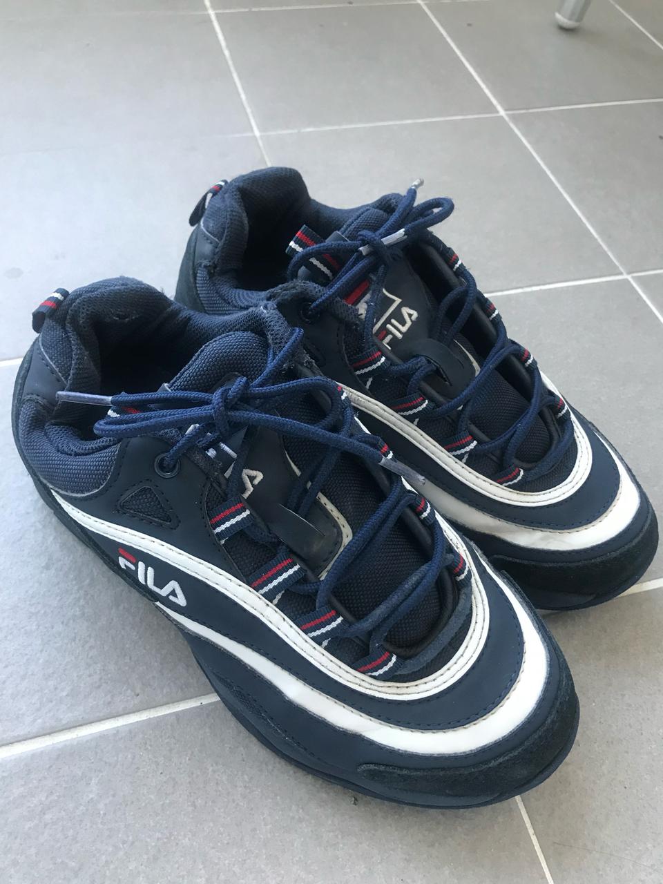 FILA 휠라 운동화 240