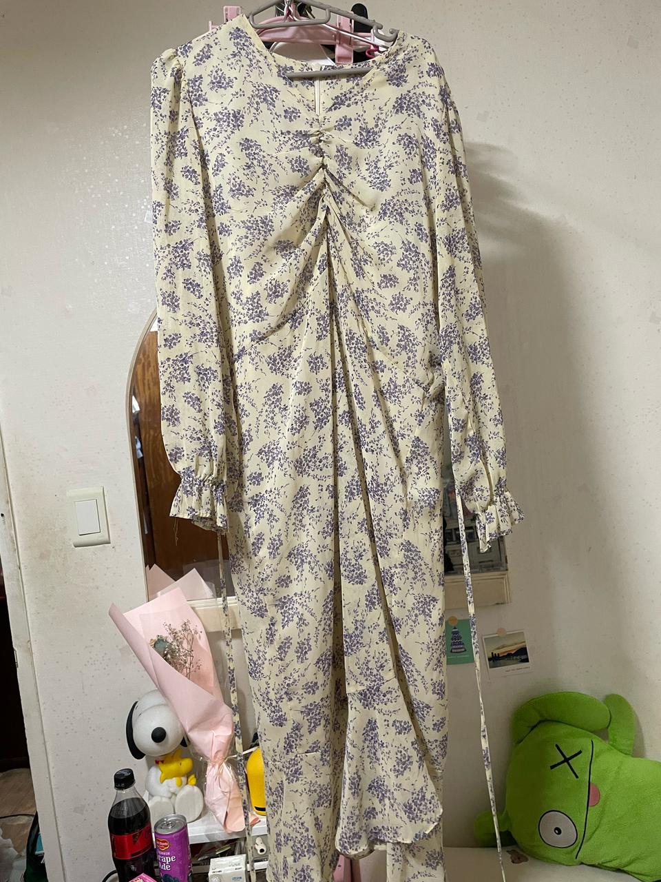 브이넥셔링플라워원피스