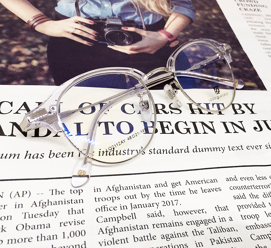 루이까또즈 투명 실버 하금안경테 남자 여자 안경점 LQ2112AY 새제품