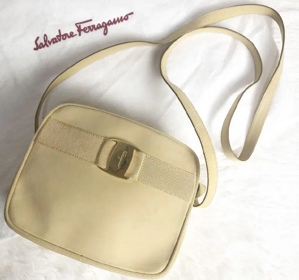 Ferragamo 페라가모 바라 크로스백 가방