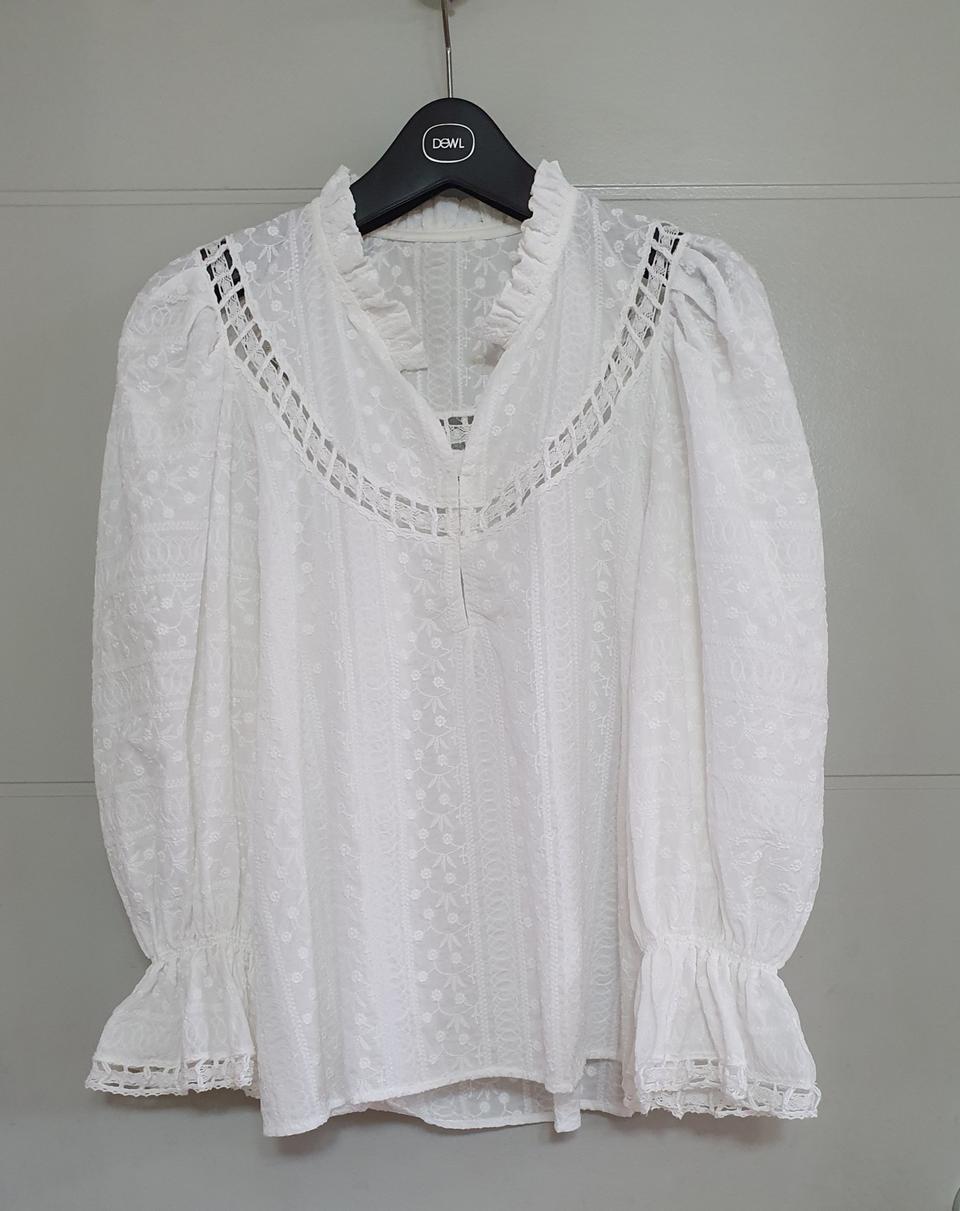 (명품) 마쥬 여름 펀칭 블라우스.