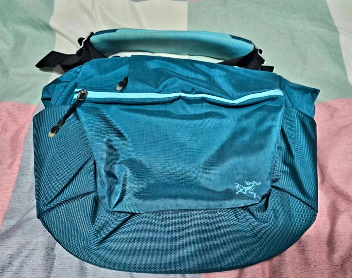 아크테릭스  미스트랄 16 크로스백