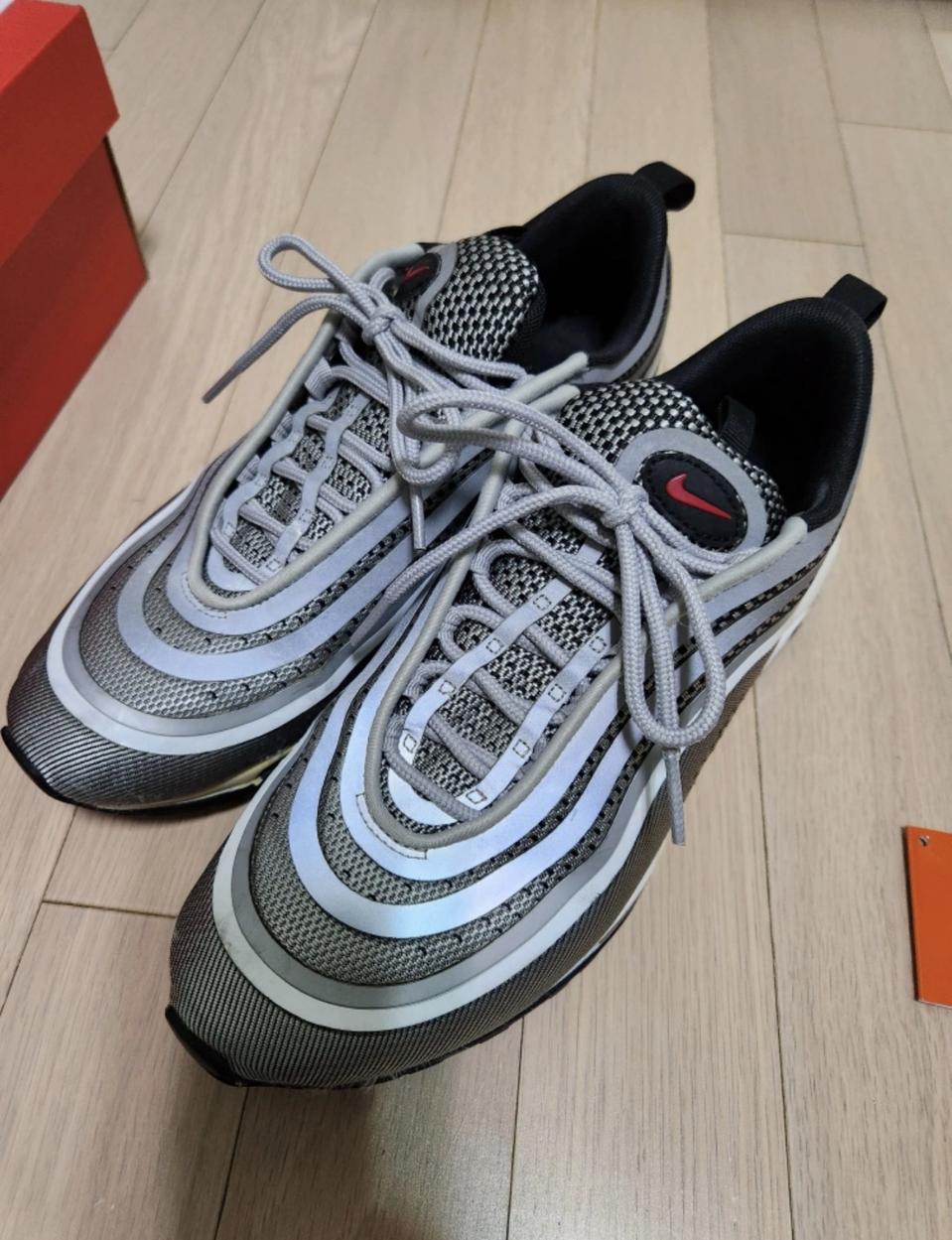 나이키 에어맥스97 검은 팝니다 260