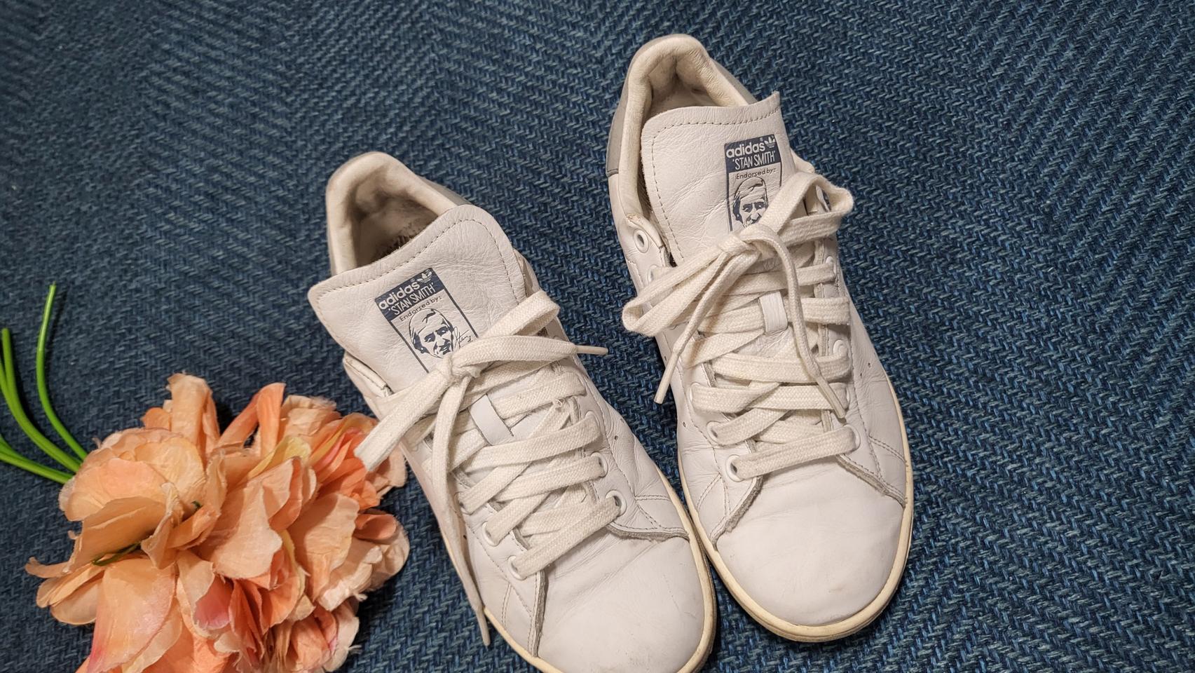 아디다스정품 운동화/245사이즈/데일리/ 넘넘예뻐요.깔창없는점