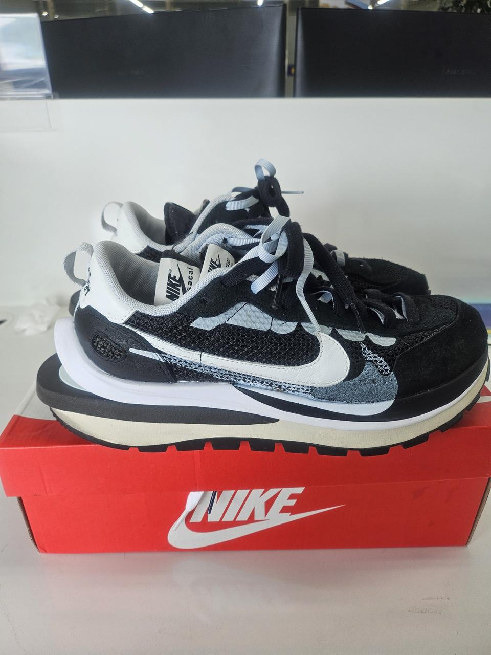 나이키 사카이 블랙 화이트 265팝니다