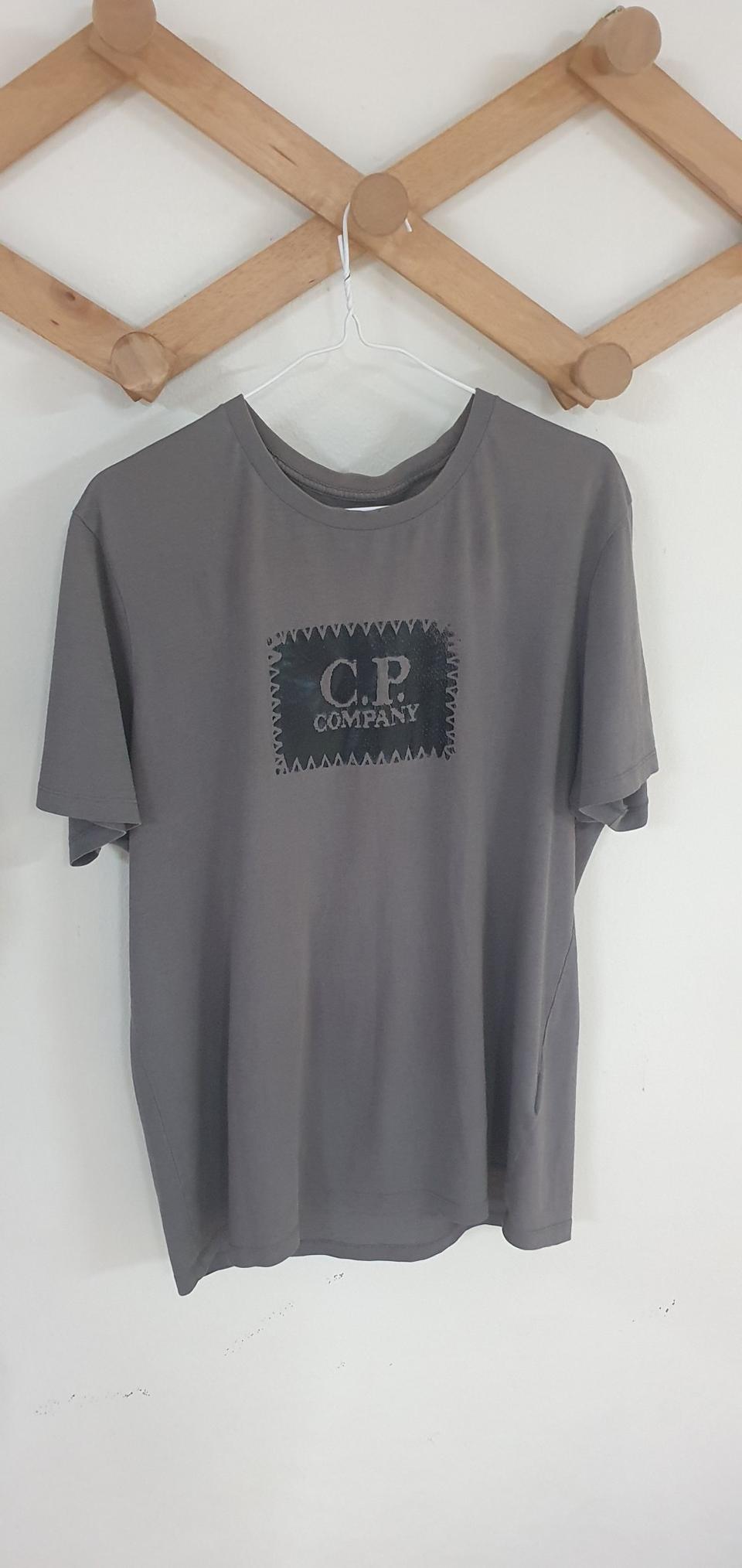 CP컴퍼니 반팔티 정품 A급 L사이즈