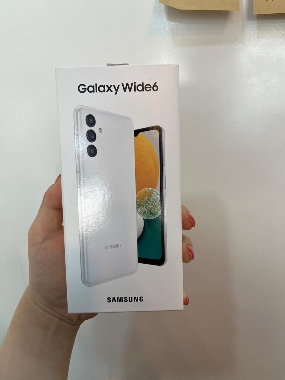 새상품/갤럭시 와이드6 128GB 화이트 판매합니다~! (FLEX#)