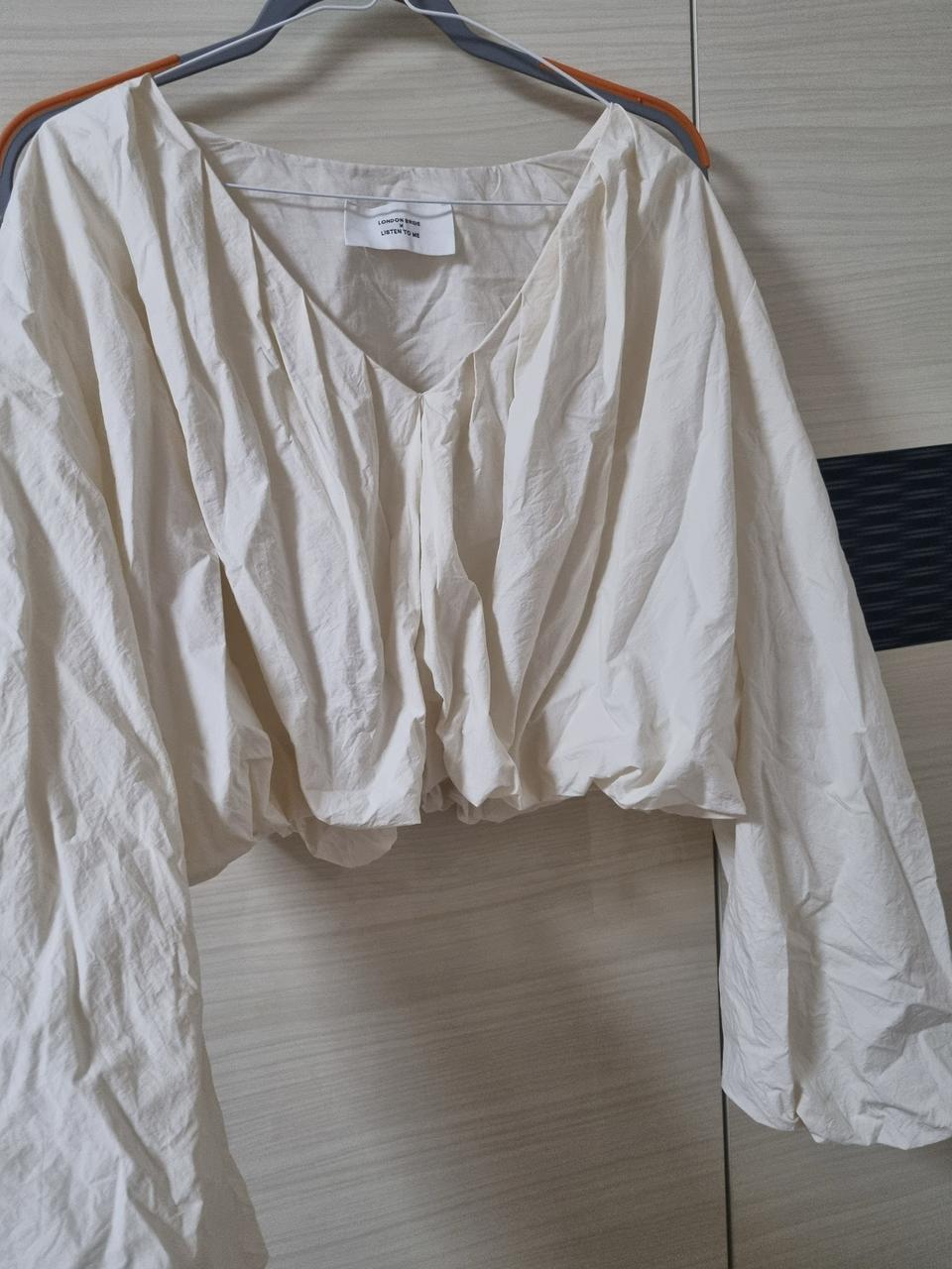 바스락 소재 크롭 긴팔