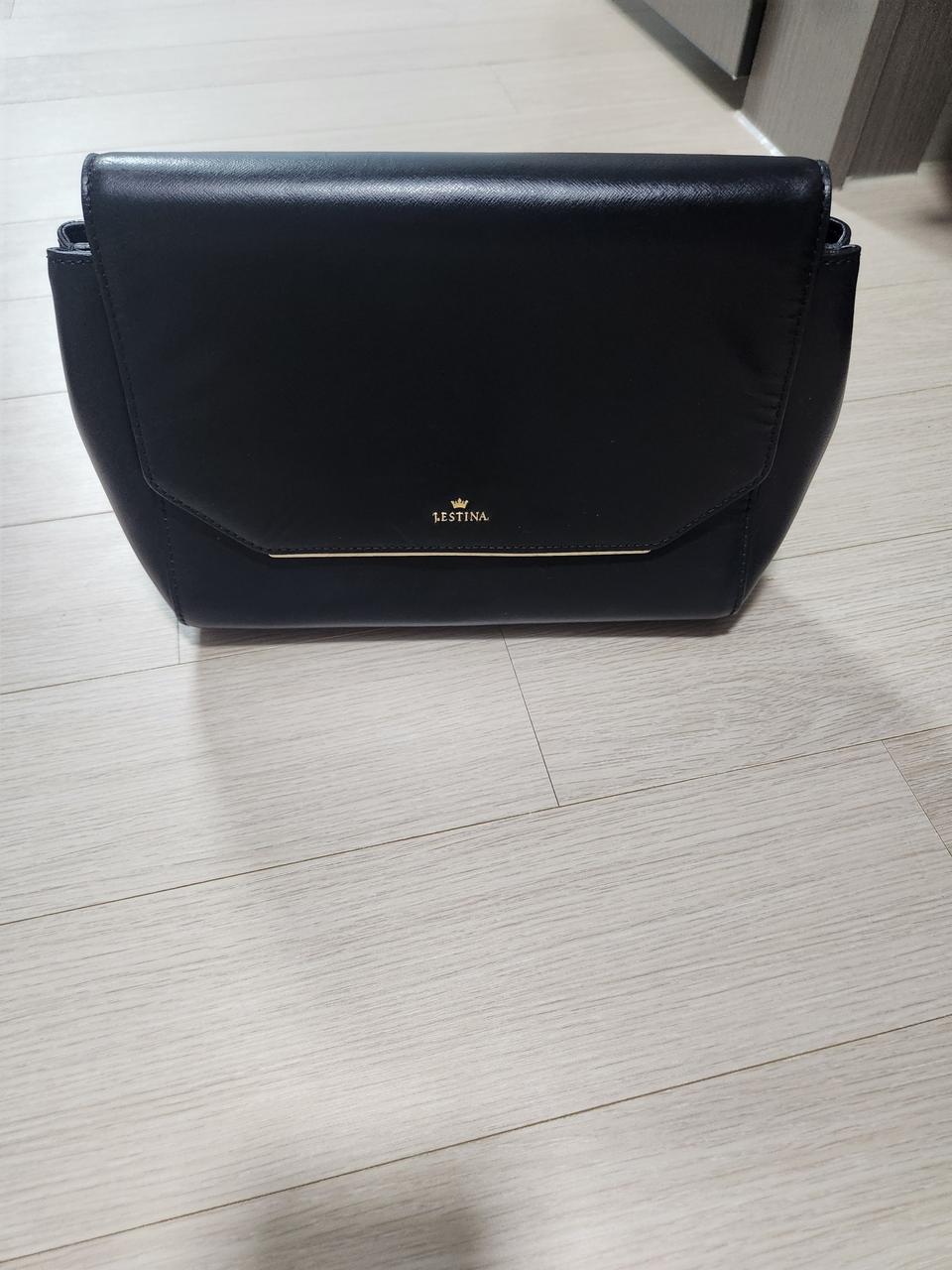 제이에스티나 크로스백 거의 새상품